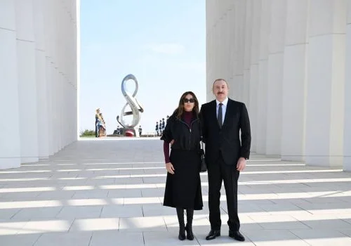 İlham Əliyev və birinci xanım Mehriban Əliyeva Zəfər muzeyinin a&ccedil;ılışında iştirak ediblər