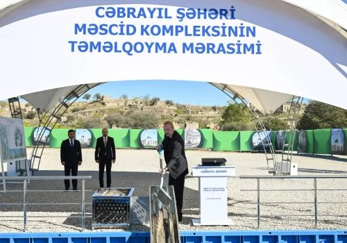 İlham Əliyev Cəbrayıl şəhər məscidinin təməlini qoyub