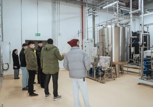 PMD Projects tələbələr &uuml;&ccedil;&uuml;n Scandens PI zavoduna sahə gəzintisini təşkil etdi