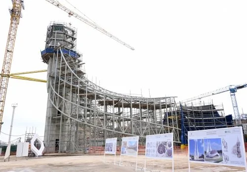 Prezident İlham Əliyev və birinci xanım Mehriban Əliyeva Şuşa məscidində aparılan tikinti işləri ilə tanış olublar.