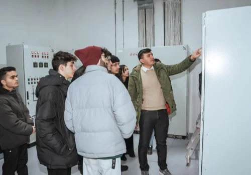 PMD Projects tələbələr &uuml;&ccedil;&uuml;n Scandens PI zavoduna sahə gəzintisini təşkil etdi