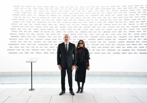 İlham Əliyev və birinci xanım Mehriban Əliyeva Zəfər muzeyinin a&ccedil;ılışında iştirak ediblər