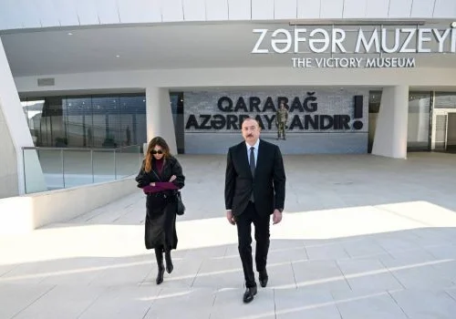 İlham Əliyev və birinci xanım Mehriban Əliyeva Zəfər muzeyinin a&ccedil;ılışında iştirak ediblər