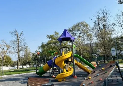 NİZAMİ GƏNCƏVİ PARKI