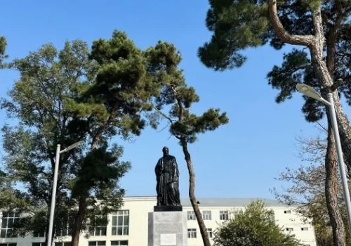 NİZAMİ GƏNCƏVİ PARKI